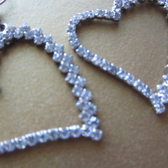 White Crystals Heart Shape Fashion Earrings - Picture 5 of 9